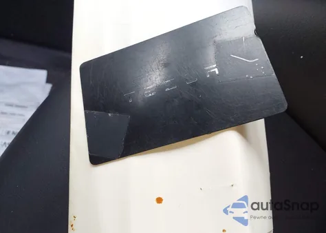 2022 Tesla Model Y Performance Dual Motor All-Wheel Drive z USA, uszkodzony, nr VIN 7SAYGDEF2NF519002